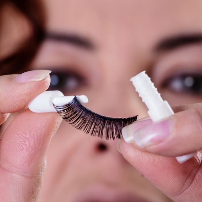 What Are Some of the Best Brands of Eyelash Glue Removers to Try? post thumbnail image