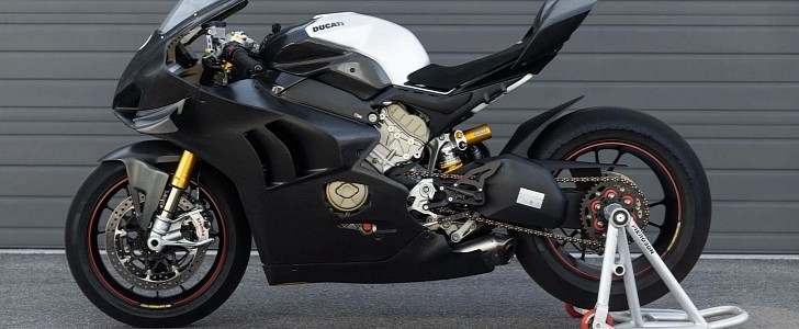 Experience the Thrill of Racing with the Panigale V4 Carbon Fiber post thumbnail image